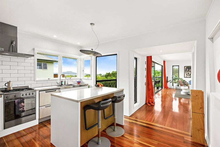 Photo of property in 26 Peter Terrace, Castor Bay, Auckland, 0620
