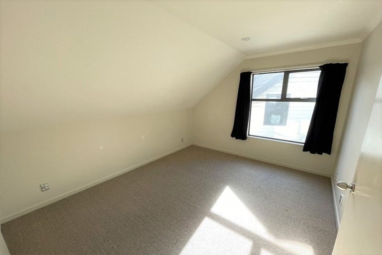 Photo of property in 30a Domanski Crescent, Owhiro Bay, Wellington, 6023