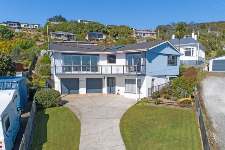 Photo of property in 104 Marine Parade, Bluff, 9814