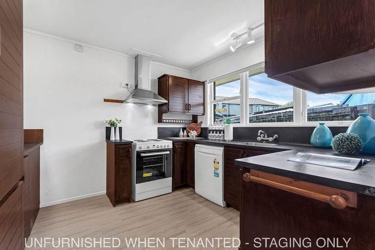 Photo of property in 50 Edgewater Drive, Pakuranga, Auckland, 2010