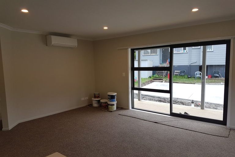 Photo of property in 16 Jenanne Place, Totara Vale, Auckland, 0629