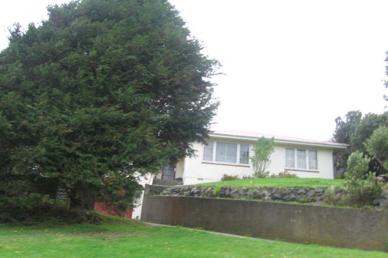 Photo of property in 12 Tremewan Street, Tawa, Wellington, 5028