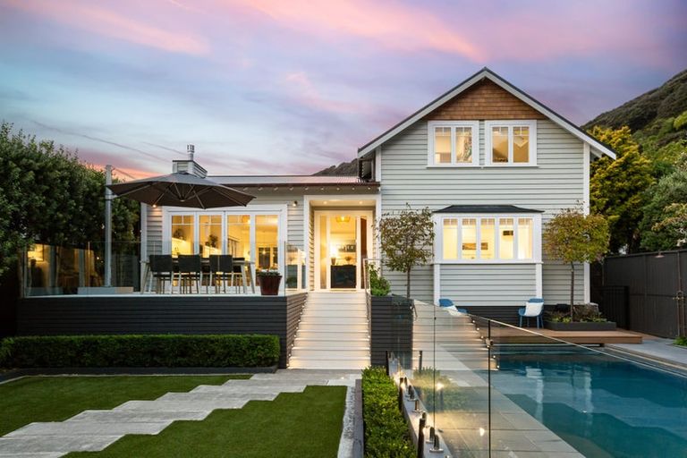 Photo of property in 15 Nikau Street, Eastbourne, Lower Hutt, 5013