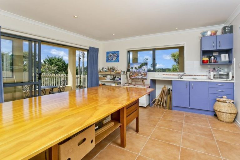 Photo of property in 1a Lake Road, Northcote, Auckland, 0627