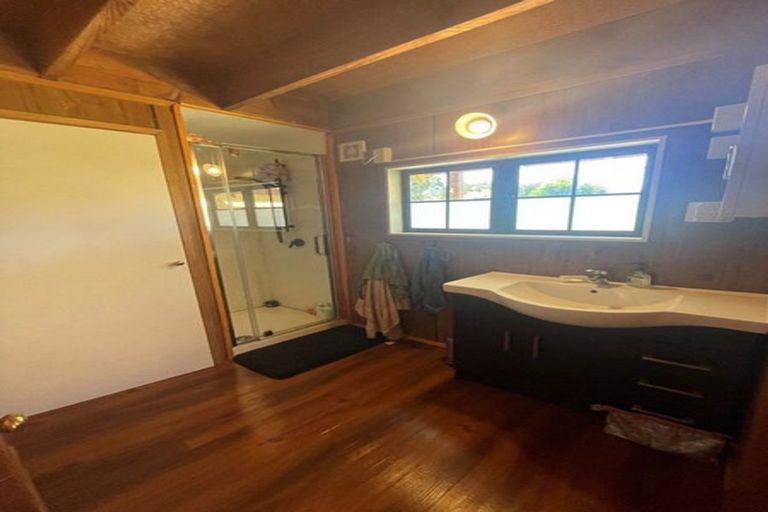 Photo of property in 17 Harbour View Road, Leigh, 0985