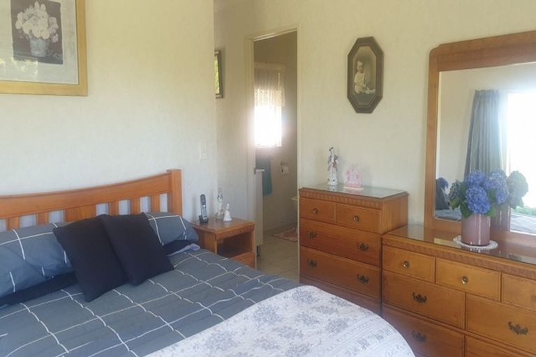 Photo of property in 21 Awaroa Stream Drive, Waiuku, 2123