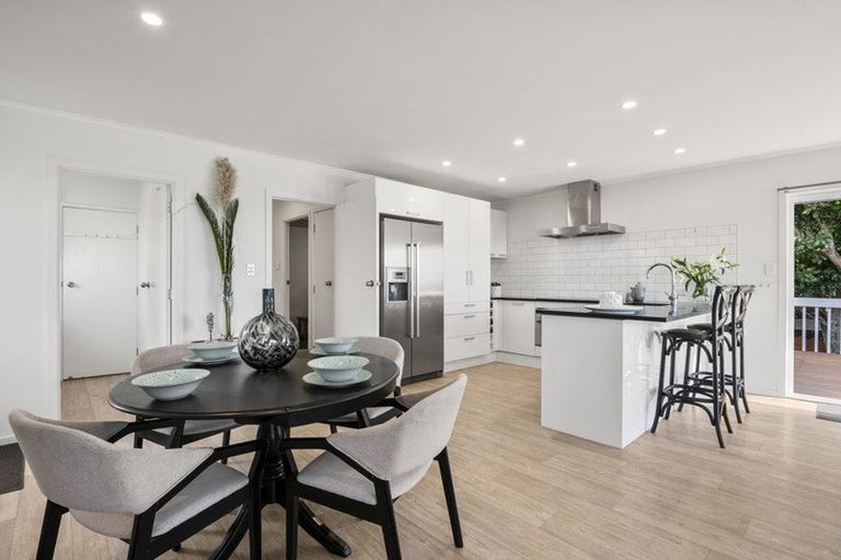 Photo of property in 15 Rosario Crescent, Red Beach, 0932