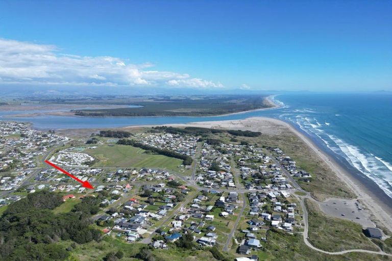 Photo of property in 11 Fabrin Street, Foxton Beach, Foxton, 4815