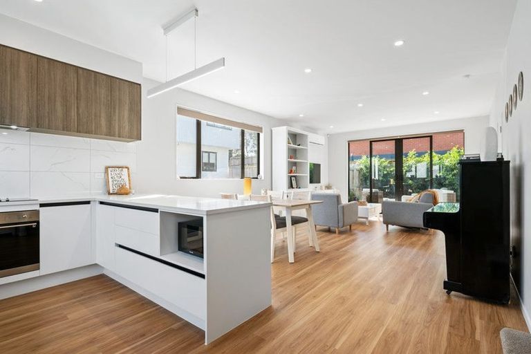 Photo of property in 421b Glenfield Road, Glenfield, Auckland, 0629