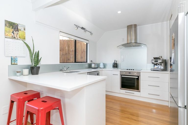 Photo of property in 37 Western Heights Drive, Western Heights, Hamilton, 3200