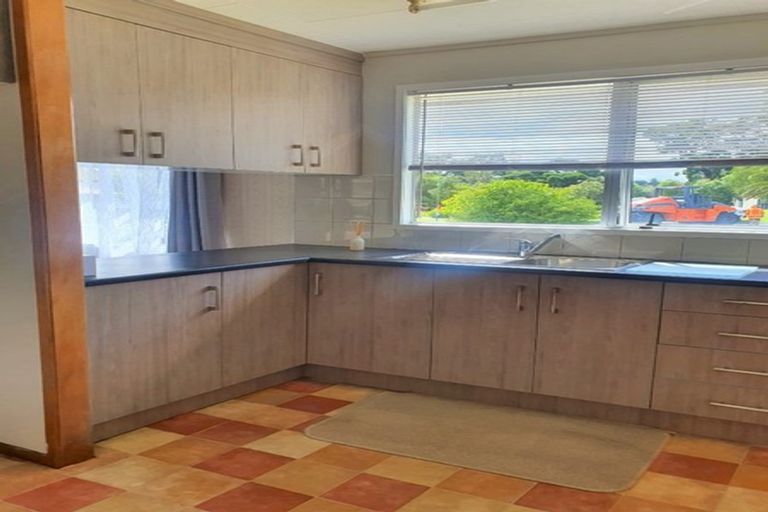 Photo of property in 22 Penfold Place, Henderson, Auckland, 0610