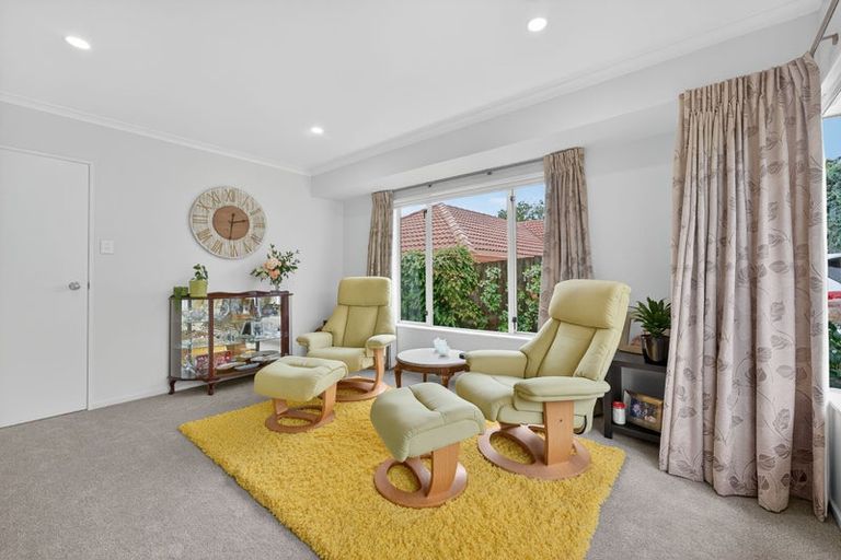 Photo of property in 40 Gillett Place, Botany Downs, Auckland, 2014