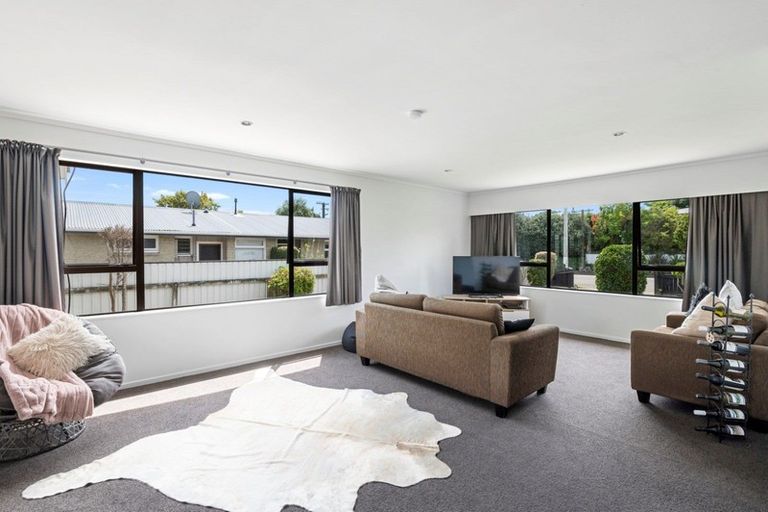 Photo of property in 6 Highbury Drive, Levin, 5510