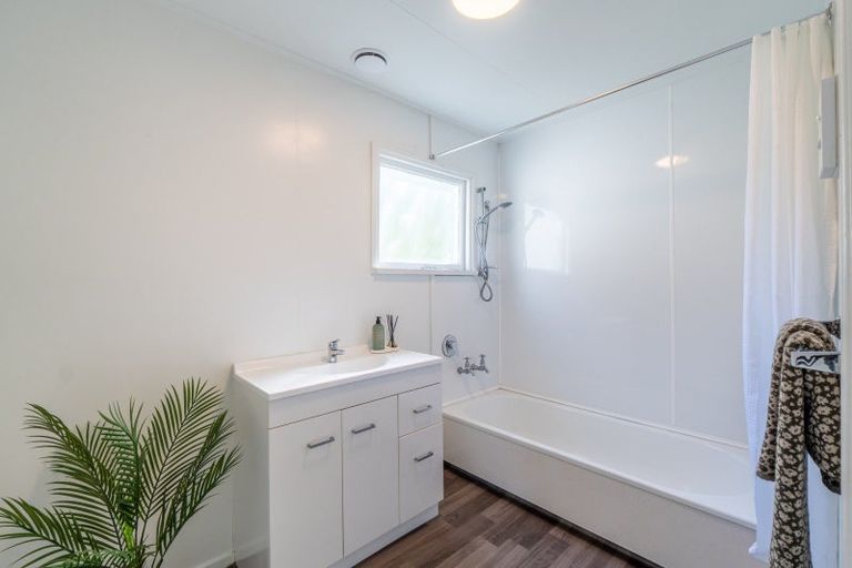 Photo of property in 16a-b Johnston Street, Gore, 9710