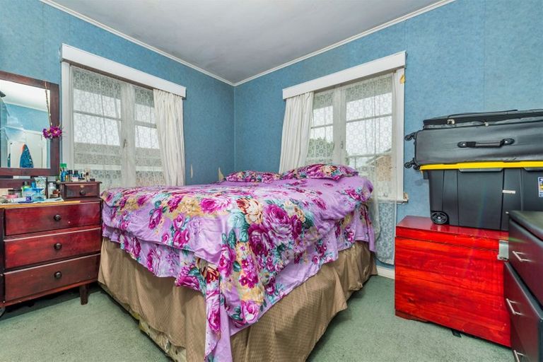 Photo of property in 4168 Great North Road, Glendene, Auckland, 0602