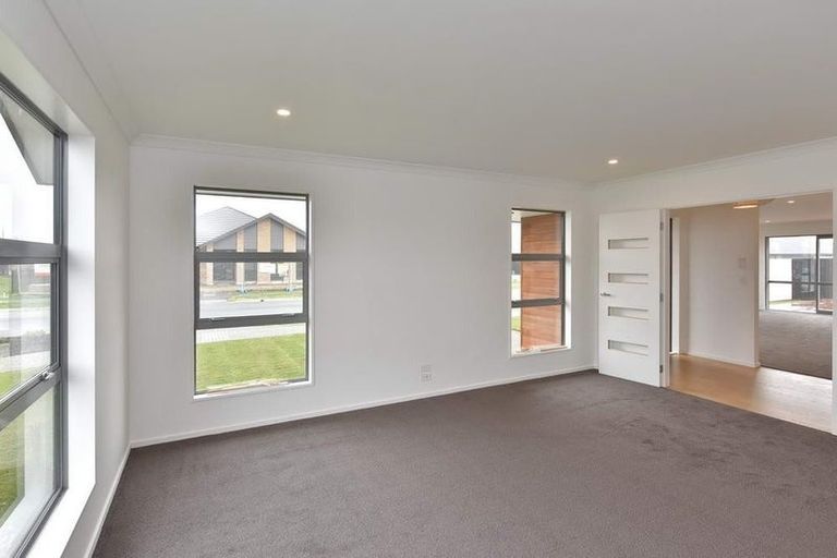 Photo of property in 32 Te Whenu Crescent, Marshland, Christchurch, 8083