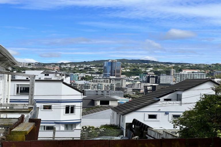 Photo of property in 22 Hawker Street, Mount Victoria, Wellington, 6011