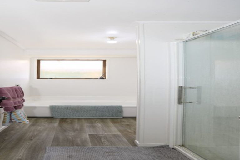 Photo of property in 8 Angeline Place, Massey, Auckland, 0614