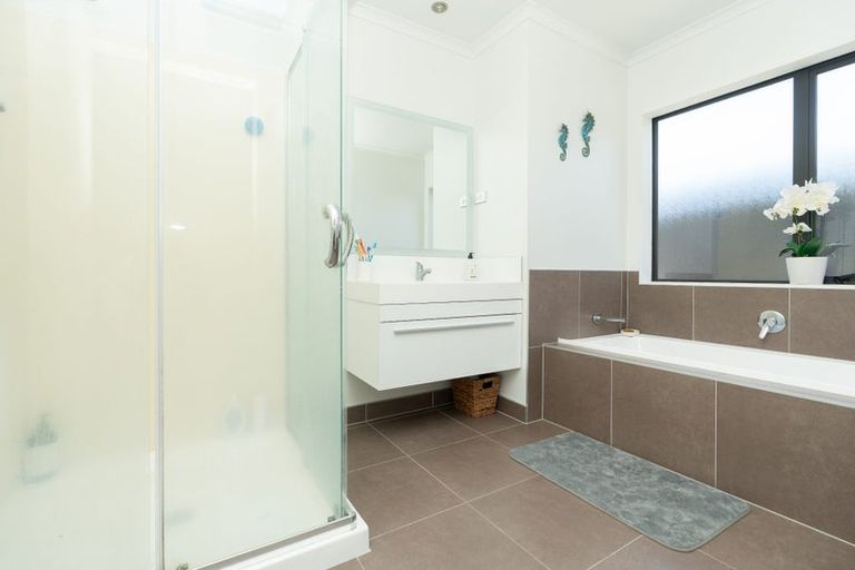 Photo of property in 28 Whitney Place, Rototuna North, Hamilton, 3210