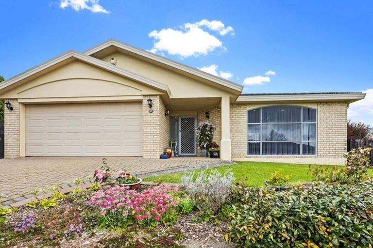 Photo of property in 40 Highfields Terrace, Henderson, Auckland, 0612