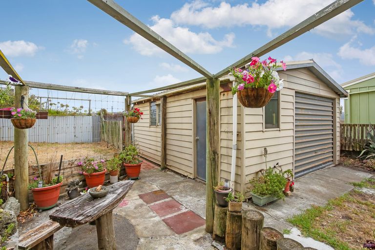 Photo of property in 17 Westside Road, Port Waikato, Tuakau, 2695