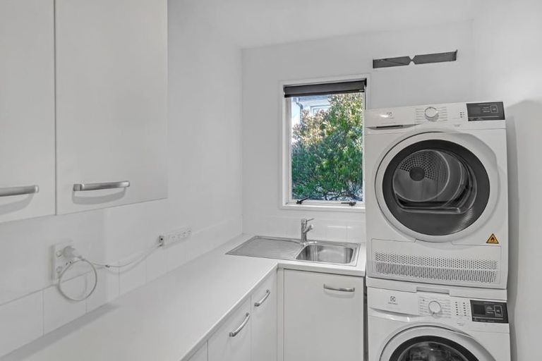 Photo of property in 18 Glendevere Terrace, Redcliffs, Christchurch, 8081