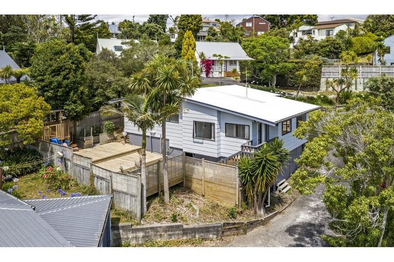 Photo of property in 1/20 Halder Place, Torbay, Auckland, 0632