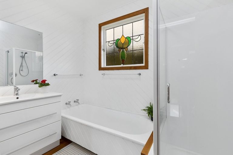 Photo of property in 1 Clematis Grove, Maungaraki, Lower Hutt, 5010