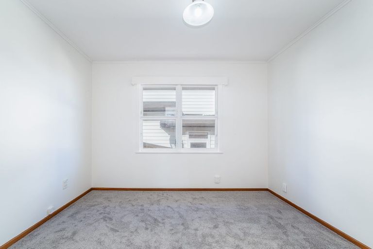 Photo of property in 4 Seaview Road, Glenfield, Auckland, 0629