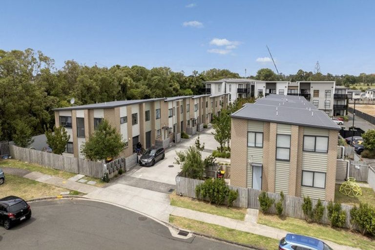 Photo of property in 12 Pangu Way, Mangere, Auckland, 2022