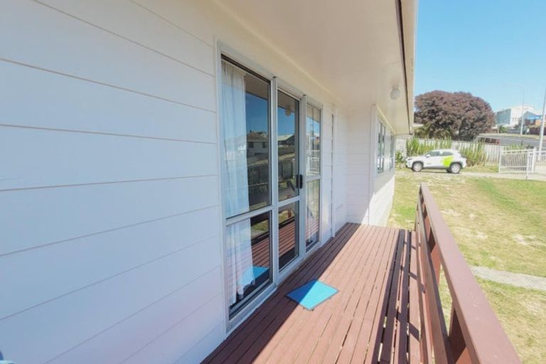 Photo of property in 139 Driver Crescent, Cannons Creek, Porirua, 5024