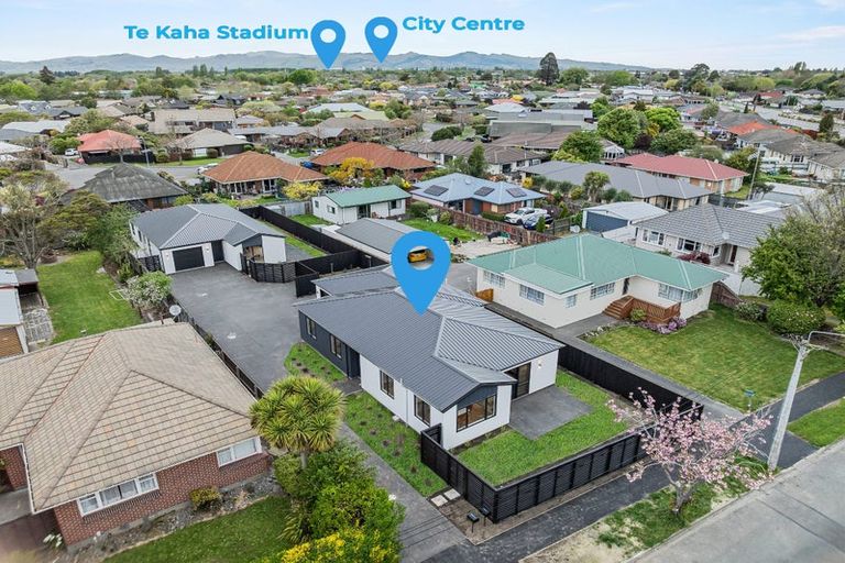 Photo of property in 10a Farquhars Road, Redwood, Christchurch, 8051