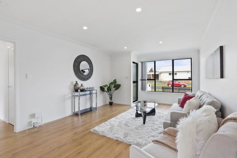 Photo of property in 2/1 Wattle Street, New Lynn, Auckland, 0600