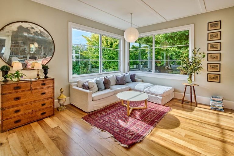 Photo of property in 18 Harbour View Road, Northland, Wellington, 6012