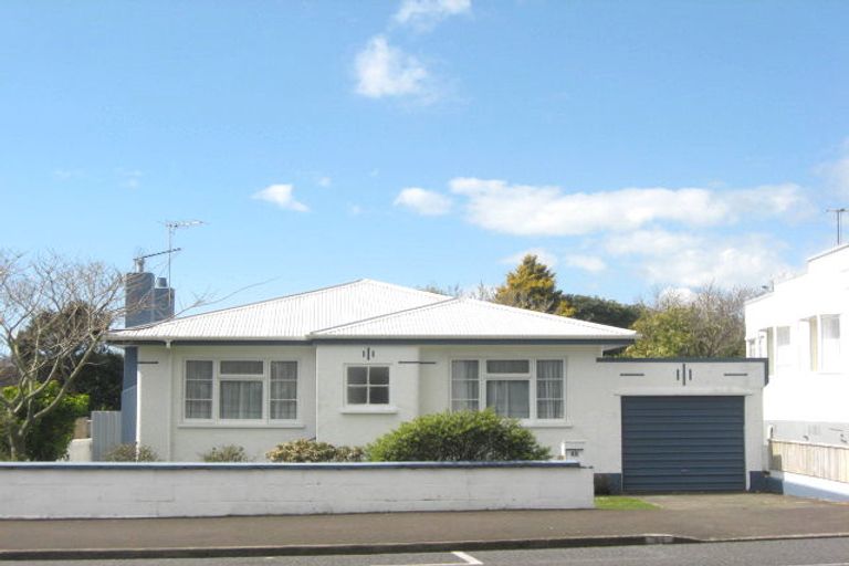 Photo of property in 45 Mangorei Road, Strandon, New Plymouth, 4312