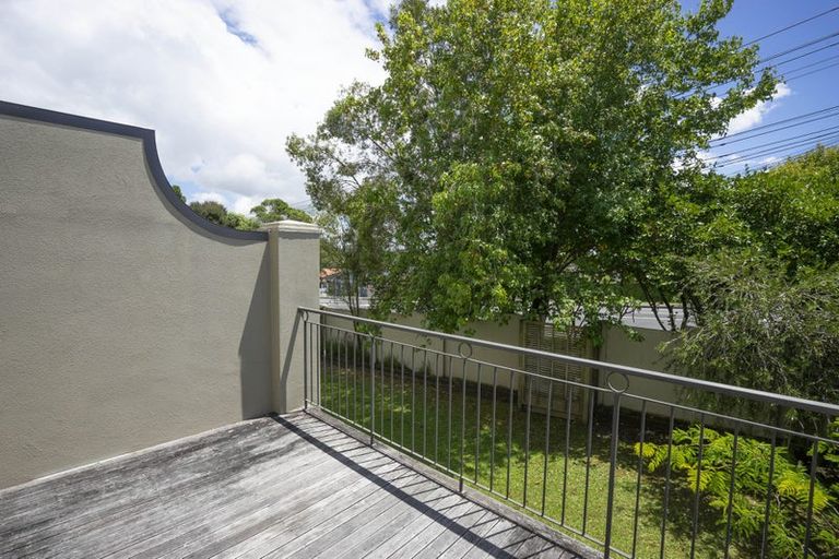 Photo of property in Harbour View Terraces, 2/170 Mokoia Road, Chatswood, Auckland, 0626