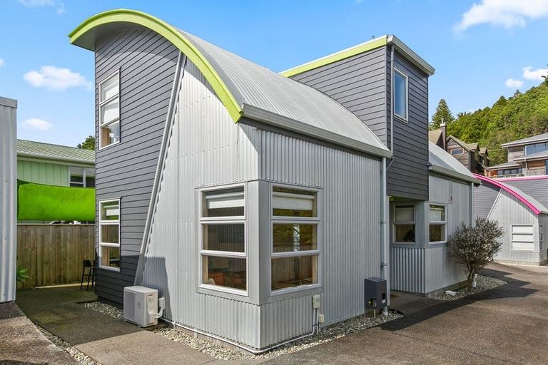 Photo of property in 32b Gilbert Street, New Plymouth, 4310