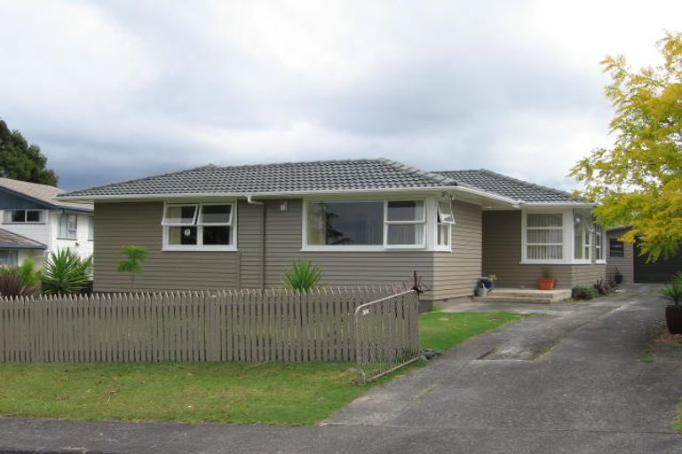 Photo of property in 13 Prior Place, Glendene, Auckland, 0602