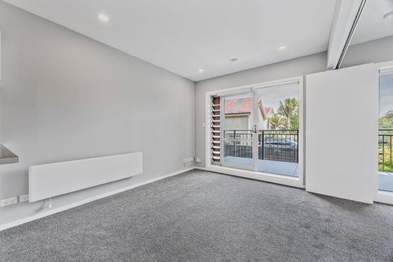Photo of property in 10a/71 Spencer Road, Oteha, Auckland, 0632