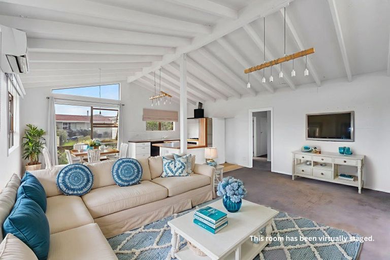 Photo of property in 62 Toi Street, Otaki Beach, Otaki, 5512