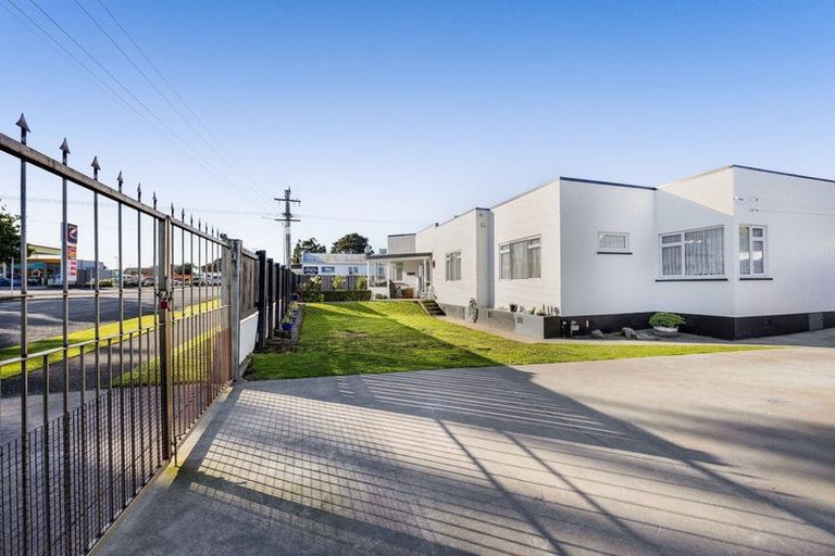Photo of property in 227 South Road, Hawera, 4610