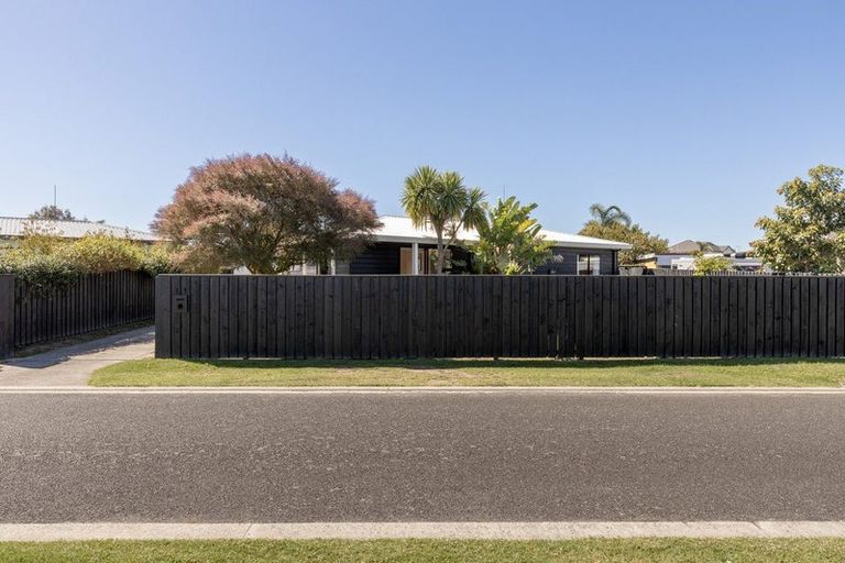 Photo of property in 11 Barbara Grove, Papamoa Beach, Papamoa, 3118