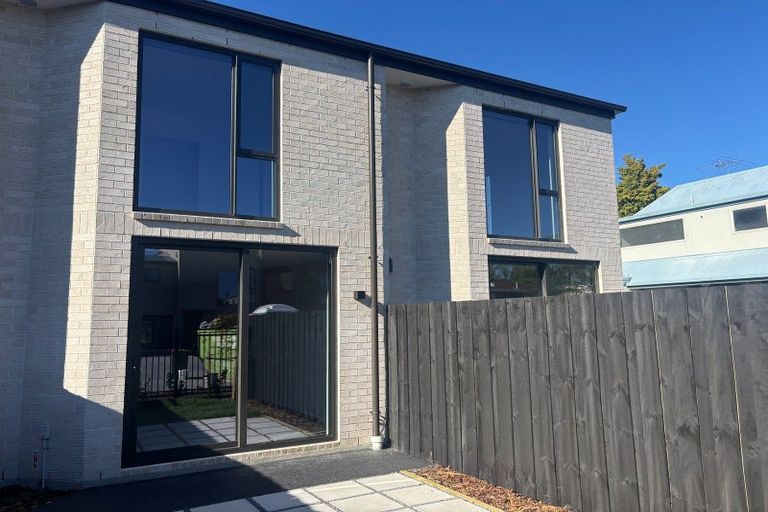 Photo of property in 2/86 Holly Road, St Albans, Christchurch, 8014