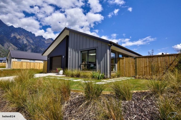Photo of property in 39 Shepherd Road, Jacks Point, Queenstown, 9371