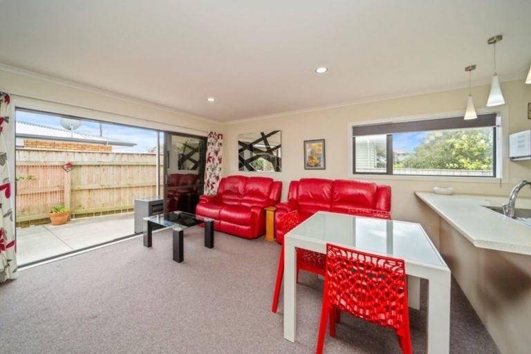 Photo of property in 2/241 Omata Road, Spotswood, New Plymouth, 4310