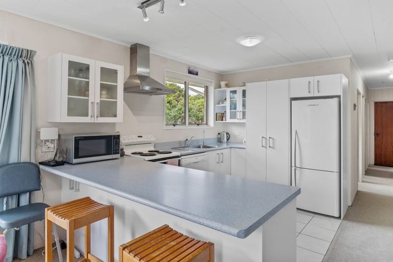Photo of property in 2 Paretai Grove, Waikanae, 5036
