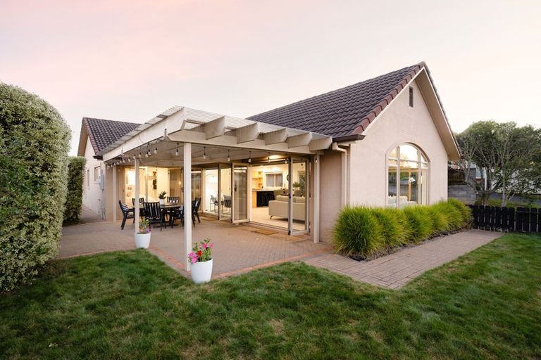 Photo of property in 122 Rototuna Road, Rototuna, Hamilton, 3210