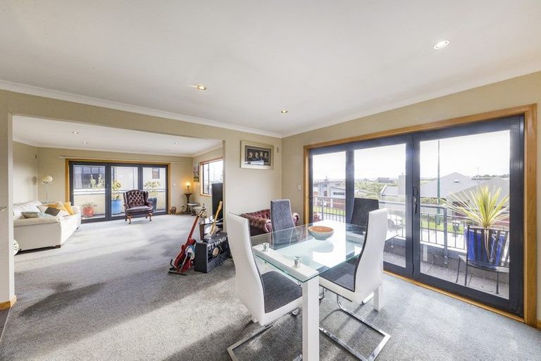 Photo of property in 56 Ruapehu Drive, Fitzherbert, Palmerston North, 4410