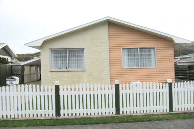 Photo of property in 25 Berkeley Road, Wainuiomata, Lower Hutt, 5014