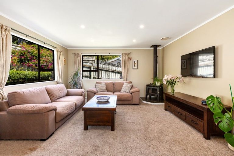 Photo of property in 61 Albatross Close, Whitby, Porirua, 5024